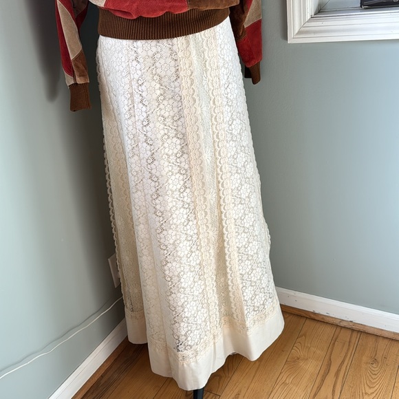 Vintage Carefree Fashions cream full lace maxi skirt GVC size L - Picture 3 of 9